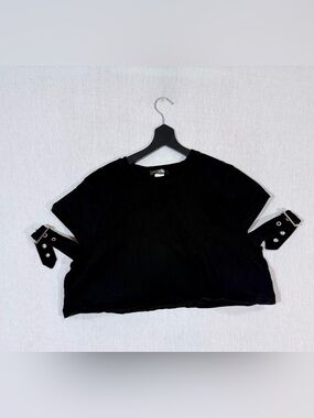 Discovery XL Black Short Sleeve Crop Top with Buckle Strap Detail